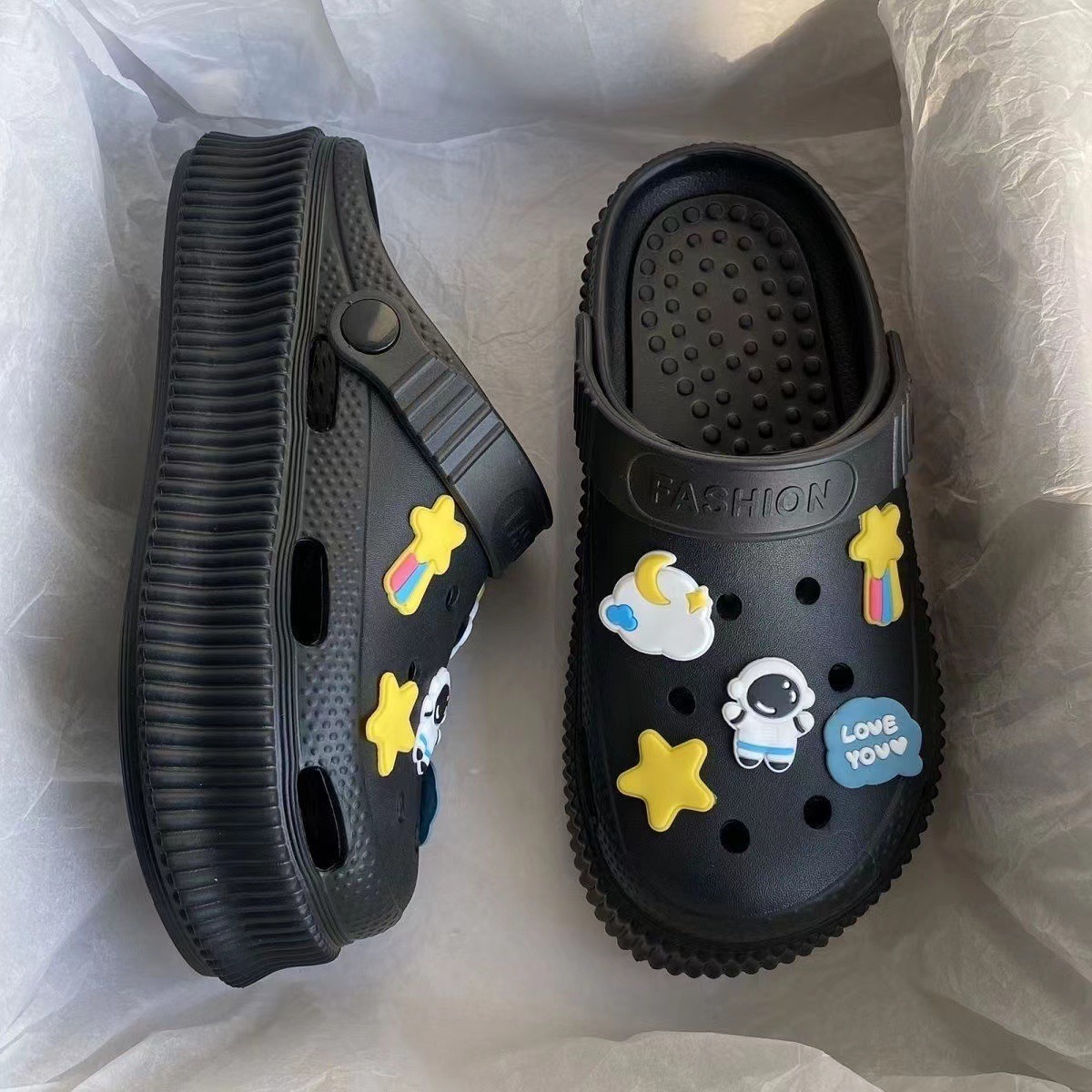 Спецификация Название продукта Женские сабо Популярные элементы Стиль с полой спинкой Ремешок на спине Применимый возраст Взрослый Срок оплаты Оптовая продажа онлайн, PayPal, T/T, L/C, Western Union, банковский счет