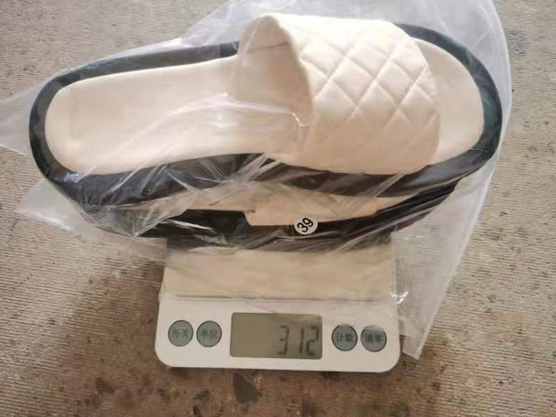 Новые тапочки, женские тапочки в металлическом стиле, тапочки на толстой подошве, оптовая продажа, тапочки с блестками, одно слово