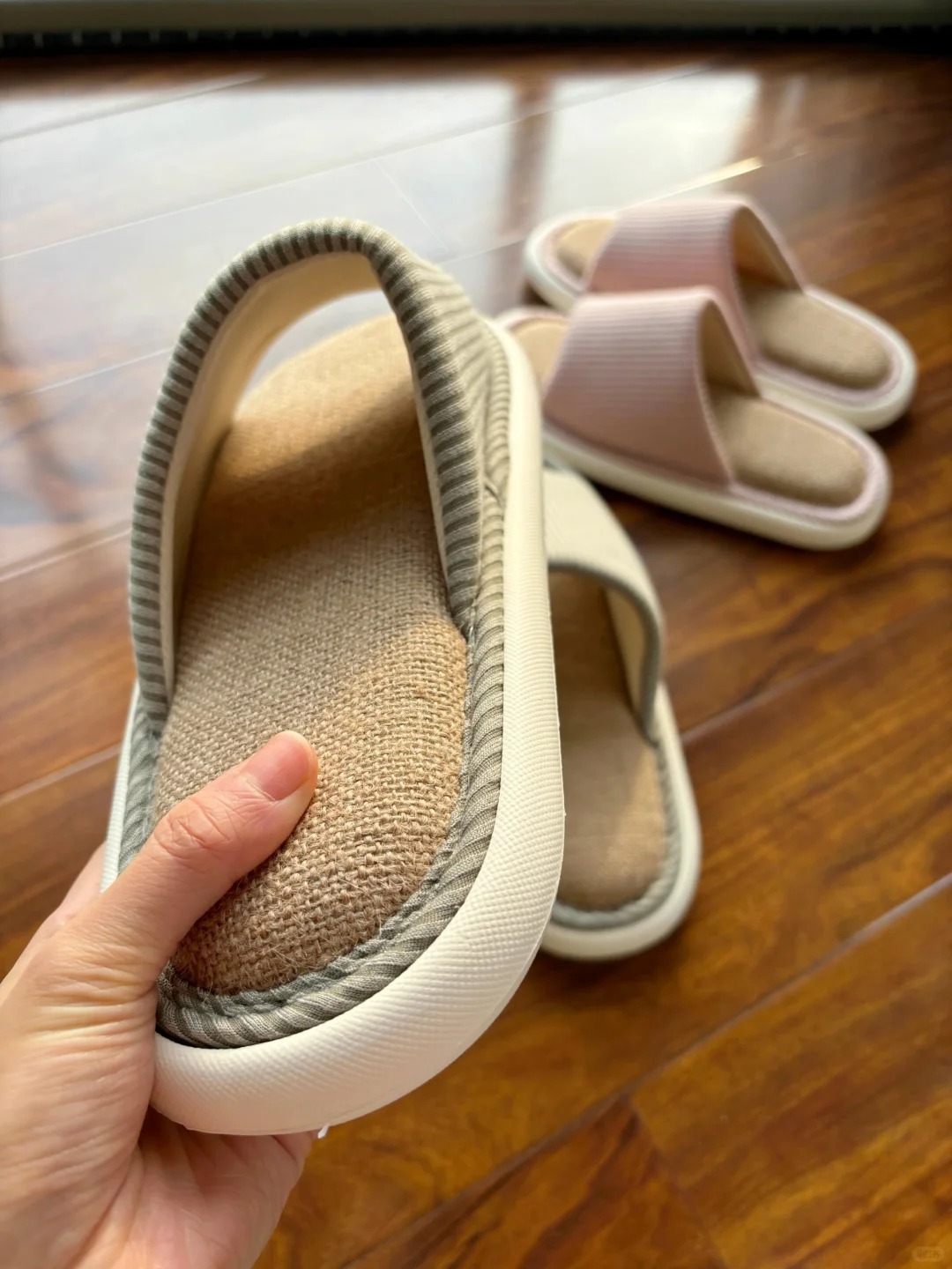 Дома лежат эти «4» туфли, советую выбросить! Многие люди не понимают. Неудивительно, что ноги пахнут