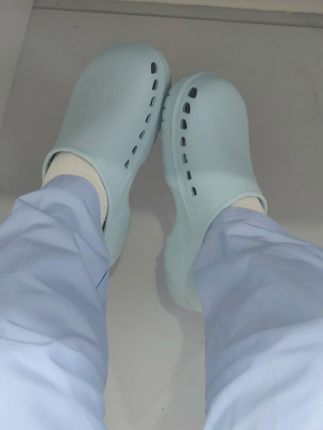 洞洞鞋_1_一妮妮_来自小红书网页版