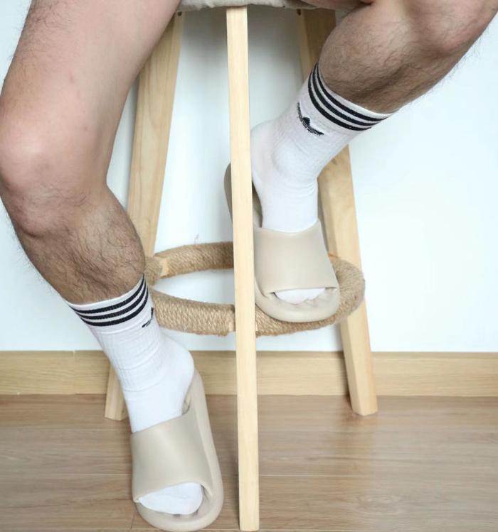 Летом дома есть пара таких тапочек. Хорошие удобные ноги. Мягкие и удобные, новая обувь не носит ноги...