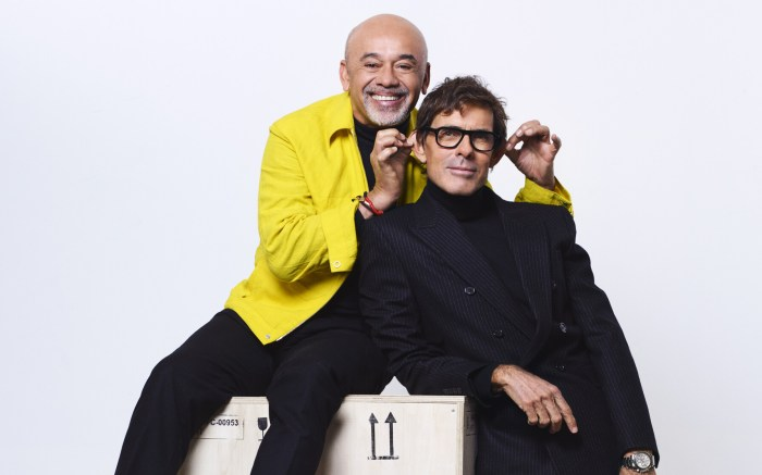 Коллаборация Christian Louboutin создает обувь на другой ноге
