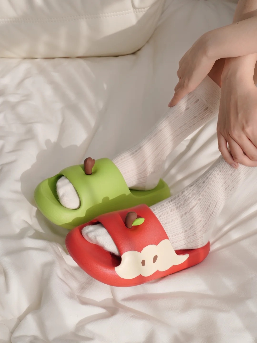 Шаг в лето: ваш гид по 3 обязательным сандалиям сезона