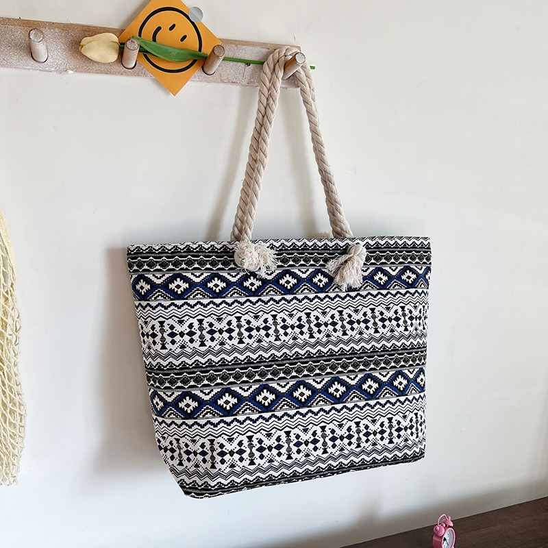 Женская сумка 2024, новая этническая простая сумка для меньшинств на одно плечо, диагональная текстурная сумка, женская модная сумка