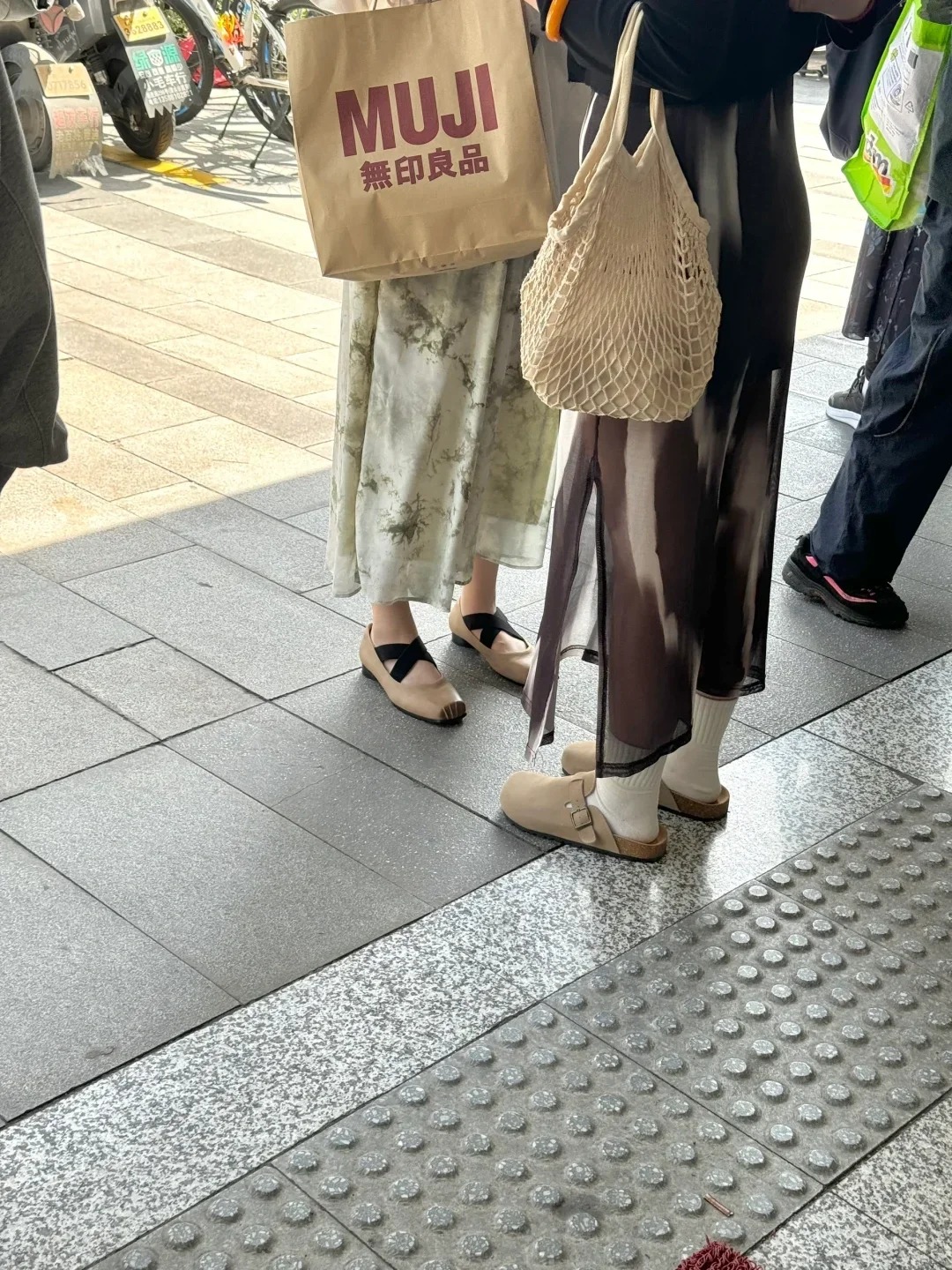 Ваше секретное оружие для уютных поручений: универсальные тапочки