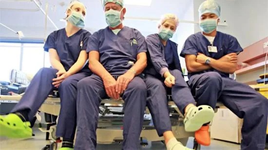 为什么牙科医生都穿洞洞鞋？_1_每天都要上进的小哥哥_来自小红书网页版 (1)